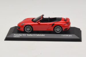 Porsche 911 991.1 Turbo S Cabriolet Rød Minichamps 1:43 410067180 Metal