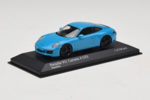Porsche 911 991.2 Carrera 4 GTS Miami Blue Minichamps 1:43 410067322 Metal — billede 2 af 5