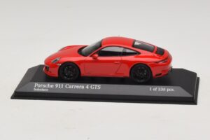 Porsche 911 991.2 Carrera 4 GTS Rød Minichamps 1:43 410067320 Metal