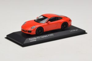 Porsche 911 991.2 Carrera 4 GTS Orange Minichamps 1:43 410067321 Metal — billede 2 af 5