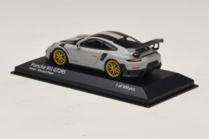 Porsche 911 991.2 GT2 RS Weissach Package Chalk Minichamps 1:43 410067220 Metal — billede 3 af 5