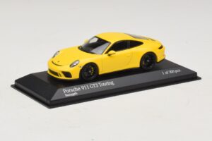 Porsche 911 991.2 GT3 Touring Gul Minichamps 1:43 410067421 Metal — billede 2 af 5
