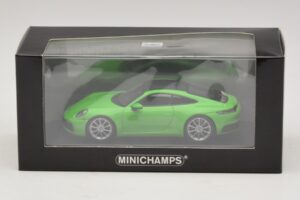 Porsche 911 992 Carrera 4S Grøn Minichamps 1:43 410069322 Metal — billede 5 af 5