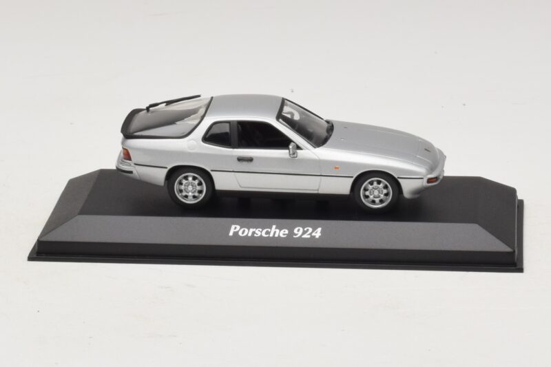 Porsche 924 Sølv Maxichamps 1:43 Porsche 924 Sølv Maxichamps 1:43 940062120 Metal