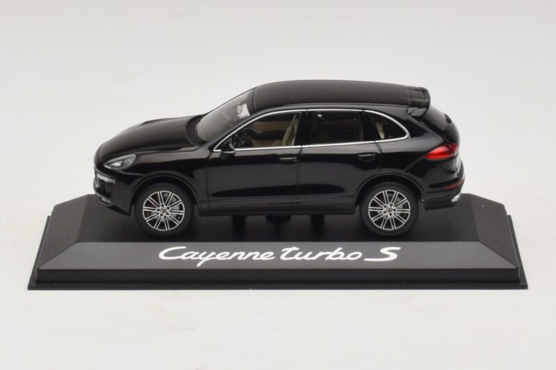Porsche Cayenne 958 Turbo S Sort Minichamps 1:43 Porsche Cayenne 958 Turbo S Sort Minichamps 1:43 WAP0200220E Metal