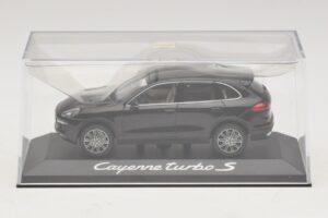 Porsche Cayenne 958 Turbo S Sort Minichamps 1:43 WAP0200220E Metal — billede 4 af 5