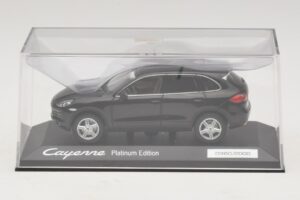 Porsche Cayenne 9PA Platin Edition Sort Minichamps 1:43 WAP0200160E Metal — billede 4 af 5