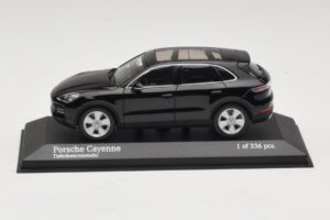 Porsche Cayenne Sort Metallic Minichamps 1:43 410066301 Metal