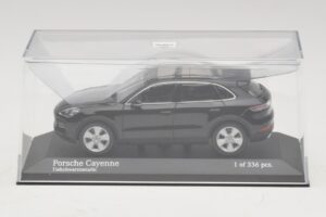 Porsche Cayenne Sort Metallic Minichamps 1:43 410066301 Metal — billede 4 af 5