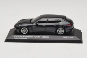 Porsche Panamera 971 4 E-Hybrid Sport Turismo Grå Minichamps 1:43 410066112 Metal