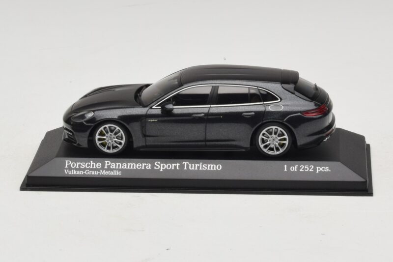 Porsche Panamera 971 4 E-Hybrid Sport Turismo Grå Minichamps 1:43 410066112 Metal