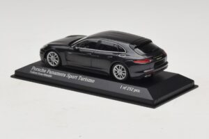 Porsche Panamera 971 4 E-Hybrid Sport Turismo Grå Minichamps 1:43 410066112 Metal — billede 3 af 5