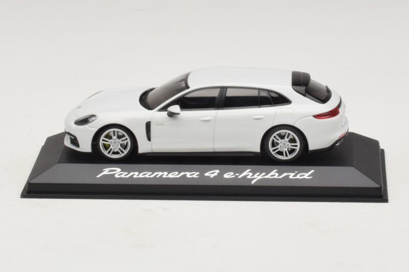 Porsche Panamera 971 4 E-Hybrid Hvid Minichamps 1:43 Porsche Panamera 971 4 E-Hybrid Hvid Minichamps 1:43 WAP0207620H Metal