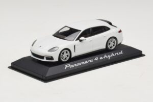 Porsche Panamera 971 4 E-Hybrid Hvid Minichamps 1:43 WAP0207620H Metal — billede 2 af 5