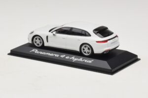 Porsche Panamera 971 4 E-Hybrid Hvid Minichamps 1:43 WAP0207620H Metal — billede 3 af 5