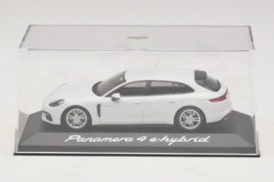 Porsche Panamera 971 4 E-Hybrid Hvid Minichamps 1:43 WAP0207620H Metal — billede 4 af 5