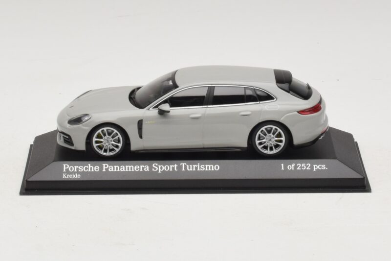 Porsche Panamera 971 Sport Turismo 4E-Hybrid Grå Minichamps 1:43 410066114 Metal