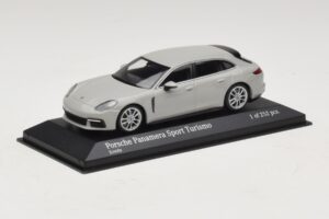 Porsche Panamera 971 Sport Turismo 4E-Hybrid Grå Minichamps 1:43 410066114 Metal — billede 2 af 5