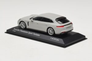 Porsche Panamera 971 Sport Turismo 4E-Hybrid Grå Minichamps 1:43 410066114 Metal — billede 3 af 5