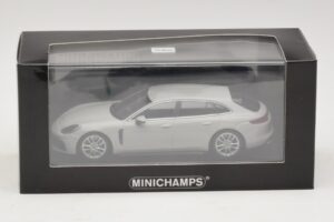 Porsche Panamera 971 Sport Turismo 4E-Hybrid Grå Minichamps 1:43 410066114 Metal — billede 5 af 5