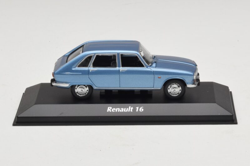 Renault 16 Lyseblå Metallic Maxichamps 1:43 Renault 16 Lyseblå Metallic Maxichamps 1:43 940113100 Metal