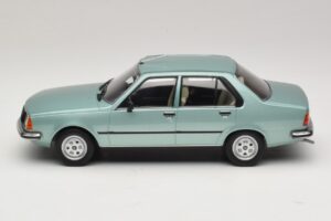 Renault 18 Lysegrøn MCG 1:18 MCG18596 Metal — billede 3 af 6