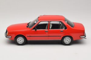 Renault 18 Rød MCG 1:18 MCG18595 Metal — billede 3 af 6