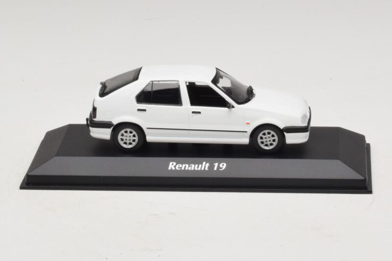 Renault 19 Hvid Maxichamps 1:43 Renault 19 Hvid Maxichamps 1:43 940113700 Metal