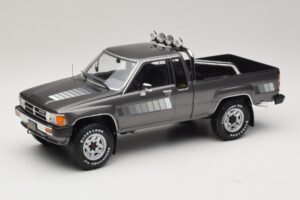 Toyota Hilux N50 Xtra Cab 4x4 Grå Metallic KK-Scale 1:18 KKDC181563 Metal