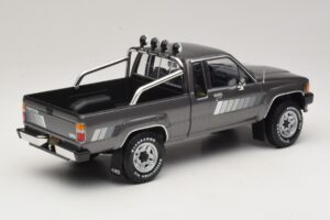 Toyota Hilux N50 Xtra Cab 4x4 Grå Metallic KK-Scale 1:18 KKDC181563 Metal — billede 2 af 6