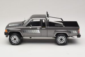 Toyota Hilux N50 Xtra Cab 4x4 Grå Metallic KK-Scale 1:18 KKDC181563 Metal — billede 3 af 6