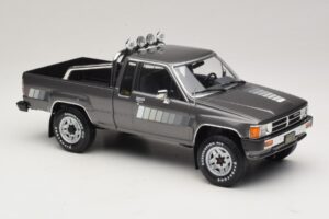 Toyota Hilux N50 Xtra Cab 4x4 Grå Metallic KK-Scale 1:18 KKDC181563 Metal — billede 4 af 6