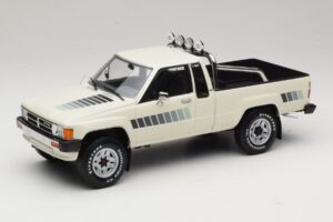 Toyota Hilux N50 Xtra Cab 4x4 Hvid KK-Scale 1:18 KKDC181564 Metal