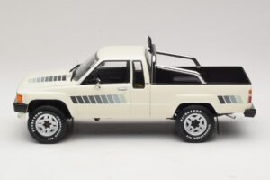 Toyota Hilux N50 Xtra Cab 4x4 Hvid KK-Scale 1:18 KKDC181564 Metal — billede 3 af 6