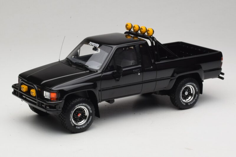 Toyota Hilux N60 SR5 Back to the Future II Blank Sort Otto 1:18 OT481 Resin
