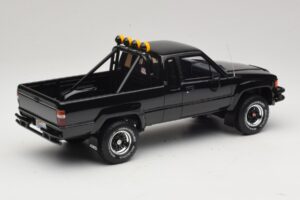 Toyota Hilux N60 SR5 Back to the Future II Blank Sort Otto 1:18 OT481 Resin — billede 2 af 6