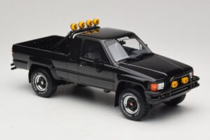 Toyota Hilux N60 SR5 Back to the Future II Blank Sort Otto 1:18 OT481 Resin — billede 4 af 6