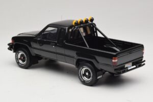 Toyota Hilux N60 SR5 Back to the Future II Blank Sort Otto 1:18 OT481 Resin — billede 5 af 6