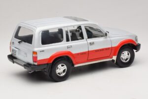Toyota Land Cruiser J80 Sølv Rød Road Legends 1:18 92098 Metal — billede 3 af 8