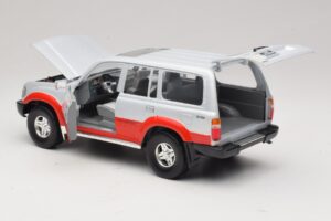 Toyota Land Cruiser J80 Sølv Rød Road Legends 1:18 92098 Metal — billede 5 af 8