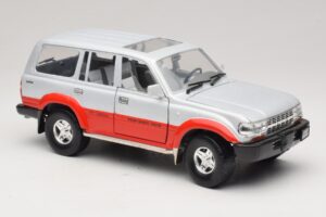 Toyota Land Cruiser J80 Sølv Rød Road Legends 1:18 92098 Metal — billede 6 af 8