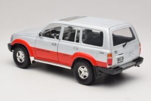 Toyota Land Cruiser J80 Sølv Rød Road Legends 1:18 92098 Metal — billede 7 af 8