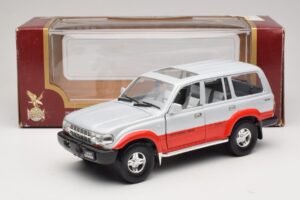 Toyota Land Cruiser J80 Sølv Rød Road Legends 1:18 92098 Metal — billede 8 af 8