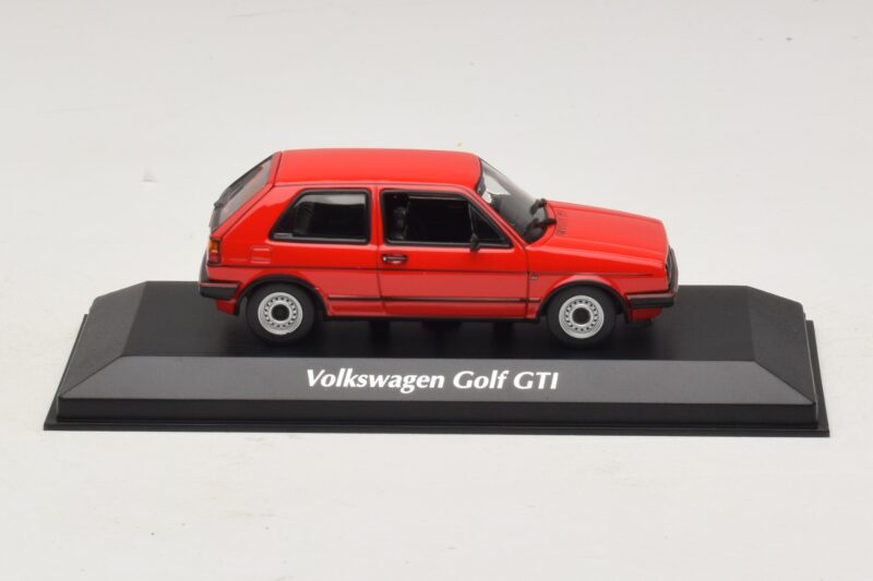 Volkswagen Golf GTI Mk2 Rød Maxichamps 1:43 940054121 Metal