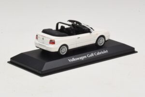 Volkswagen Golf Mk4 Cabriolet Hvid Maxichamps 1:43 940058330 Metal — billede 2 af 5