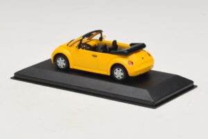 Volkswagen New Beetle Cabriolet Gul Minichamps 1:43 BEETLE002 Metal — billede 3 af 5