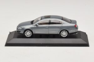 Volkswagen Passat B6 Grå Metallic Minichamps 1:43 PASSAT006 Metal