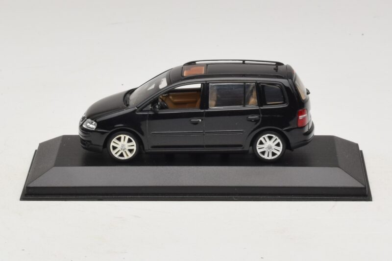 Volkswagen Touran 1T Sort Minichamps 1:43 Volkswagen Touran 1T Sort Minichamps 1:43 TOURAN005 Metal