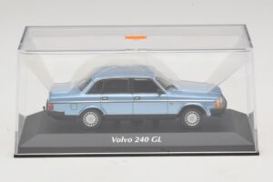 Volvo 240 GL Blue Metallic Maxichamps 1:43 940171400 Metal — billede 4 af 5