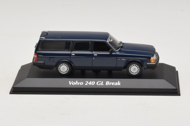 Volvo 240 GL Stationcar Mørkeblå Maxichamps 1:43 940171412 Metal